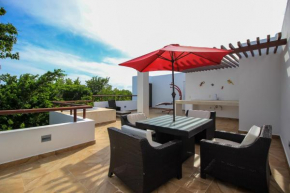 Unique 2 Level Penthouse Charming Rooftop with Hot Tub Loungers and Swing Seat Close to Golfcourse